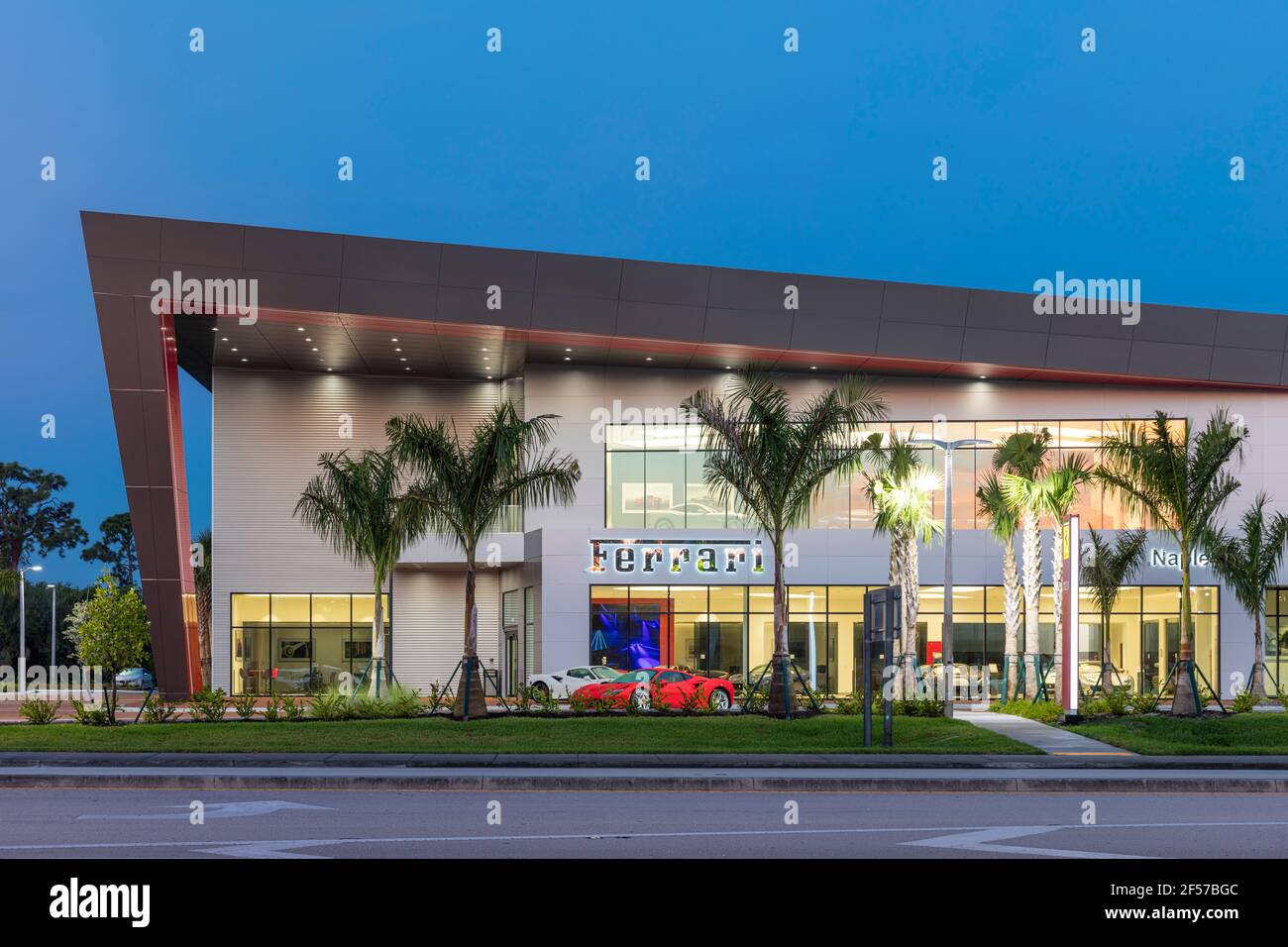 Ferrari Dealership Car Stockfotos Und Bilder Kaufen Alamy