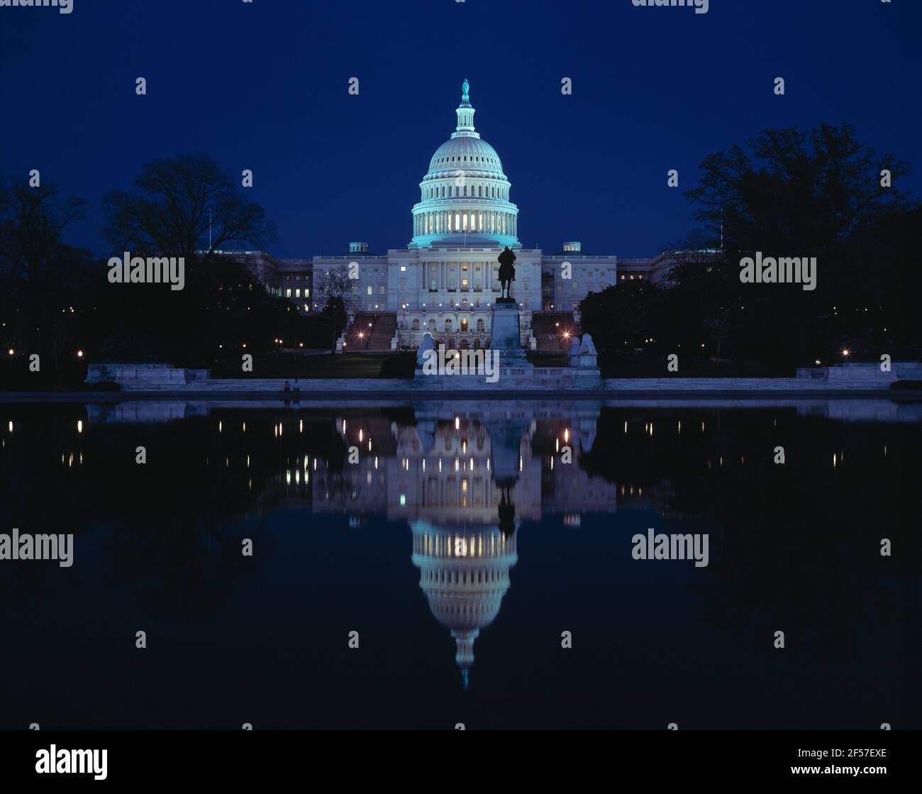 USA. Washington DC. Das Capitol Building bei Nacht. Stockfoto