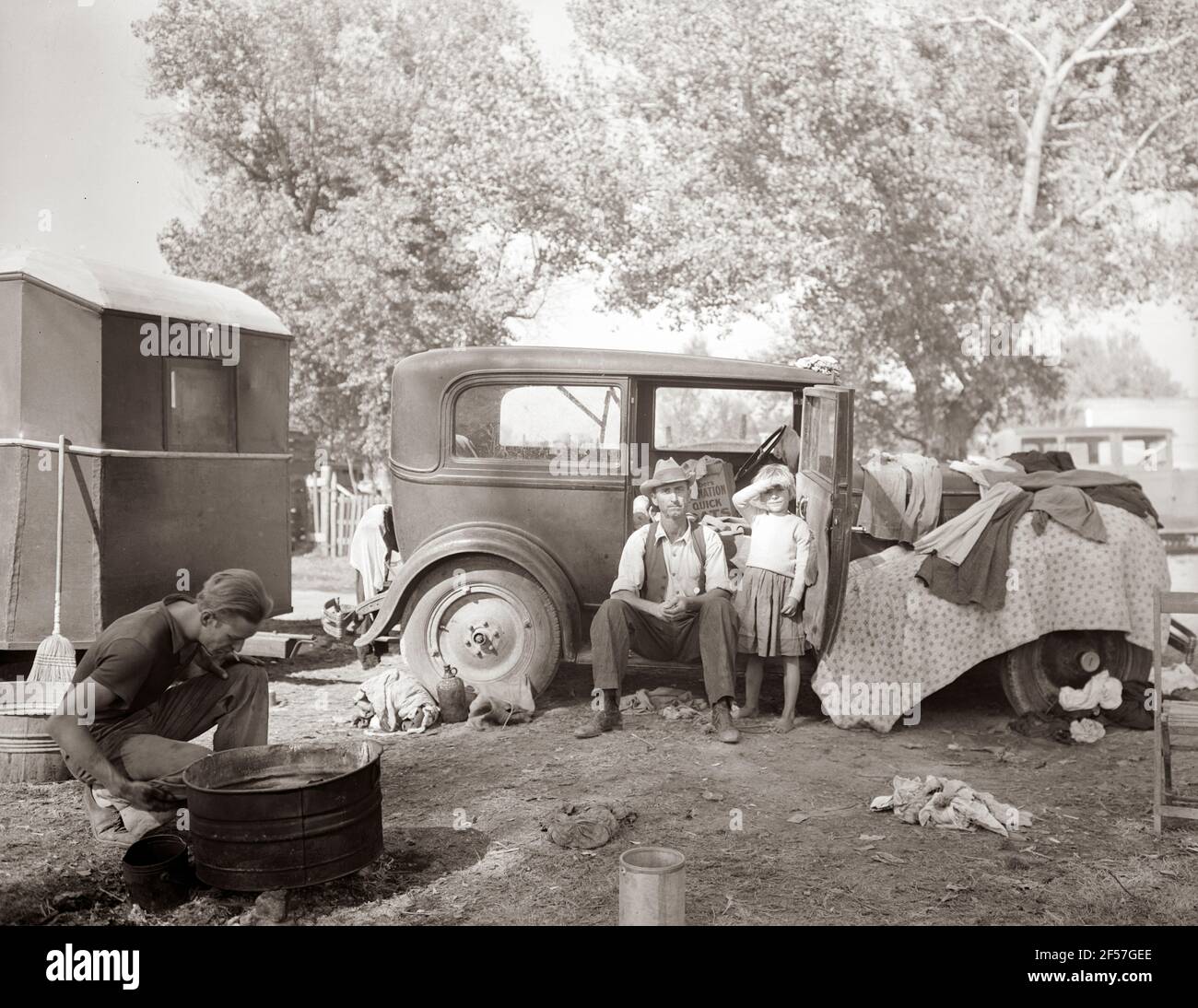 Wandernde Familie im Autocamp. Kalifornien. November 1936. Foto von Dorothea lange. Stockfoto