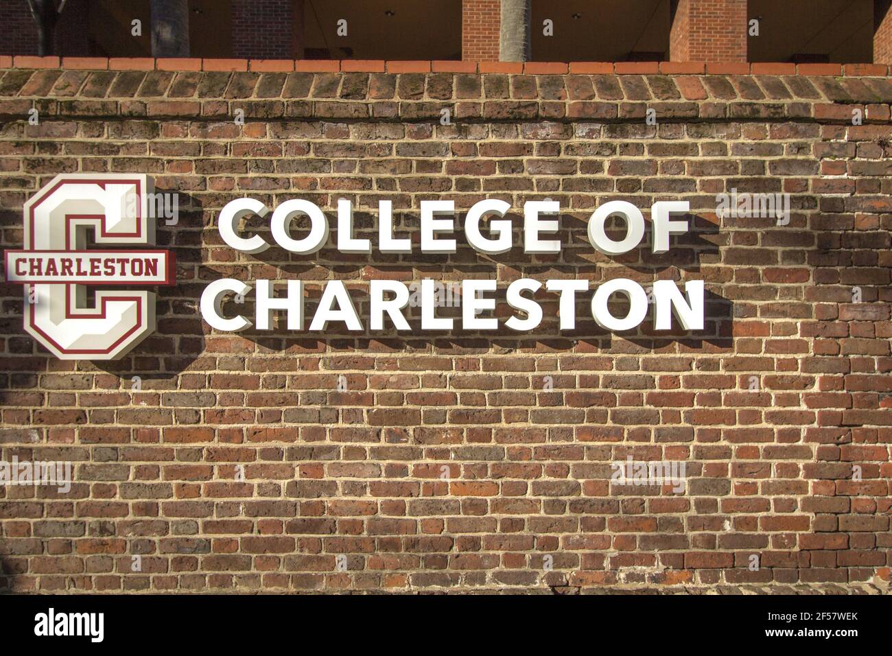 Außenansicht des College of Charleston im historischen Stadtzentrum von Charleston. Das College wurde 1770 gegründet und ist eines der ältesten in Amerika. Stockfoto