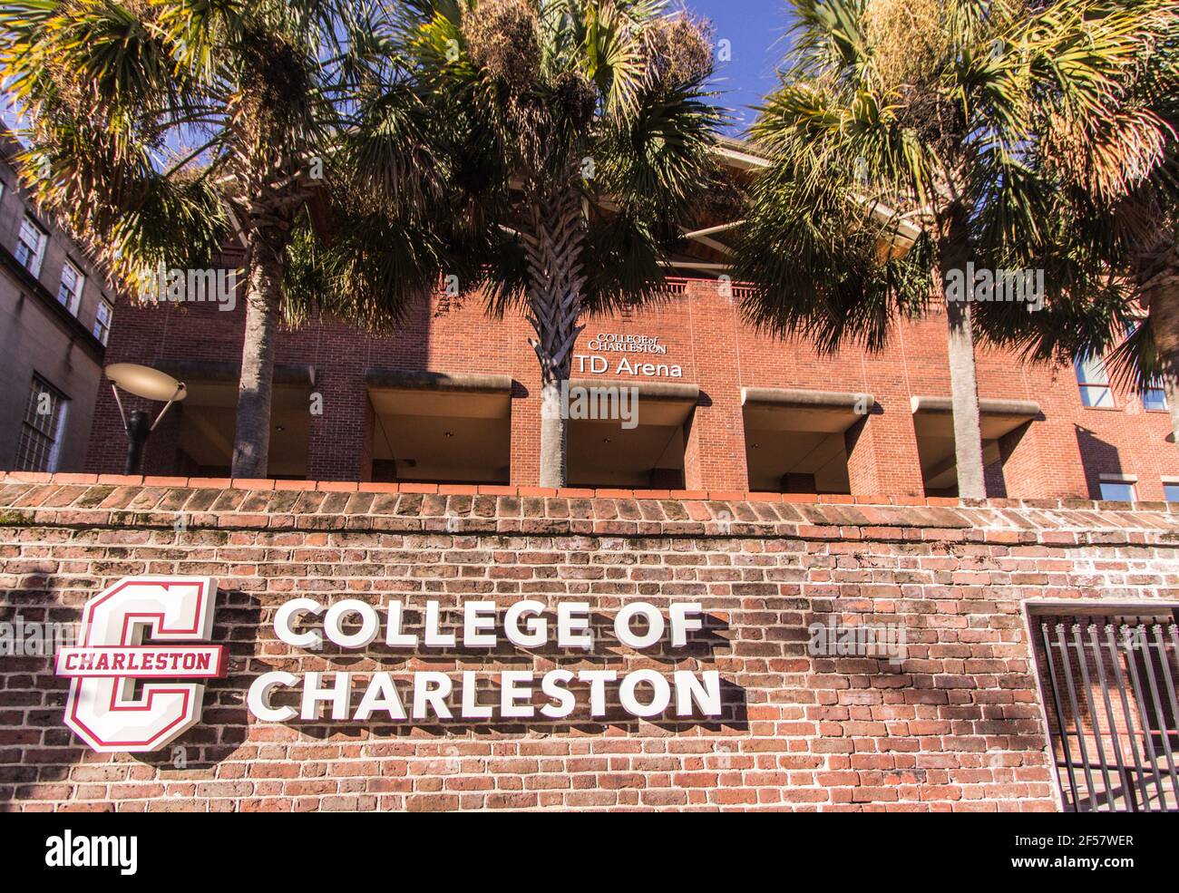 Außenansicht des College of Charleston im historischen Stadtzentrum von Charleston. Das College wurde 1770 gegründet und ist eines der ältesten in Amerika. Stockfoto