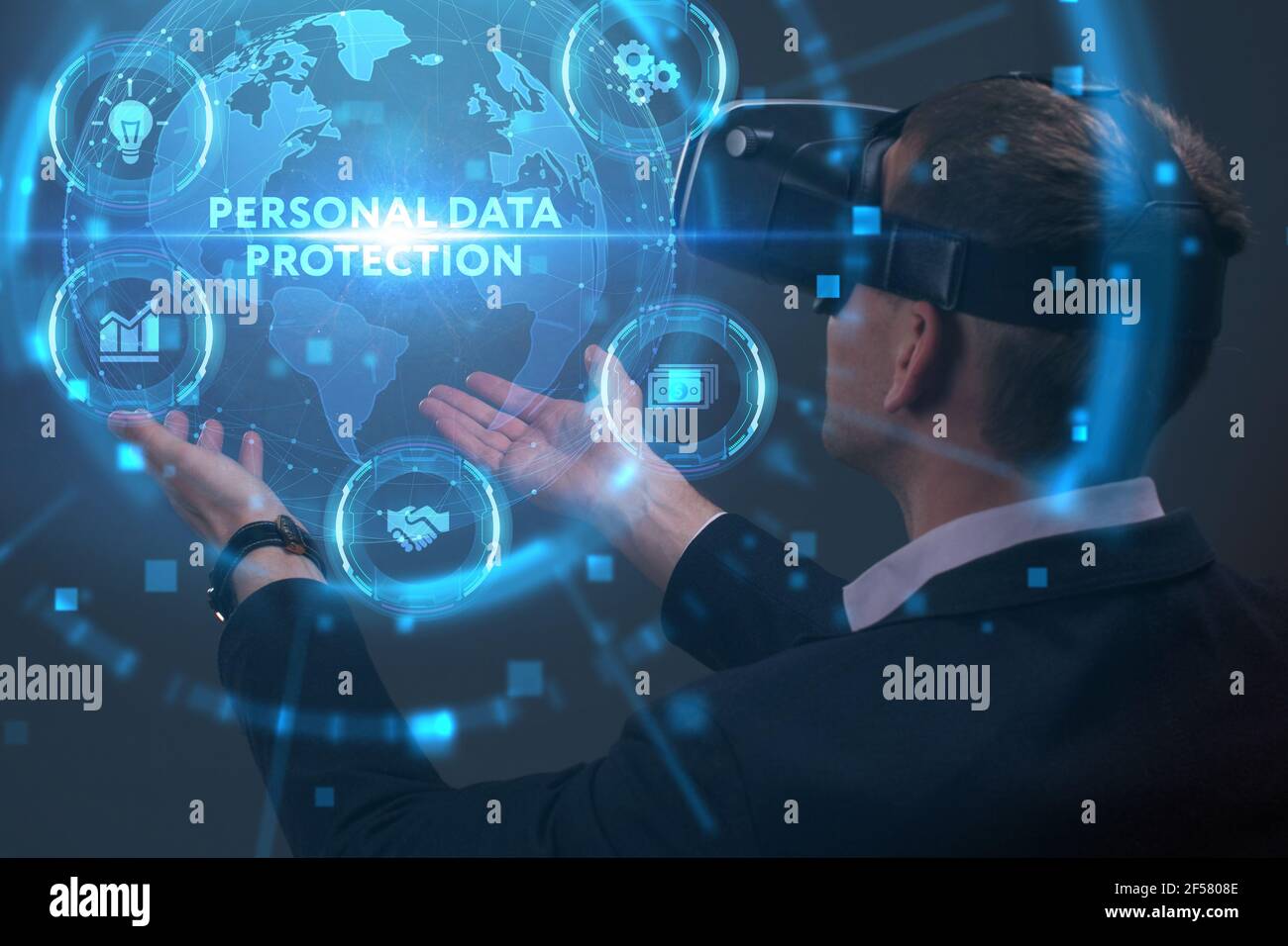 Wirtschaft, Technologie, Internet und Netzwerk Konzept. Junge Unternehmer arbeiten an einer virtuellen Bildschirm der Zukunft und sieht die Inschrift: Persönliche dat Stockfoto