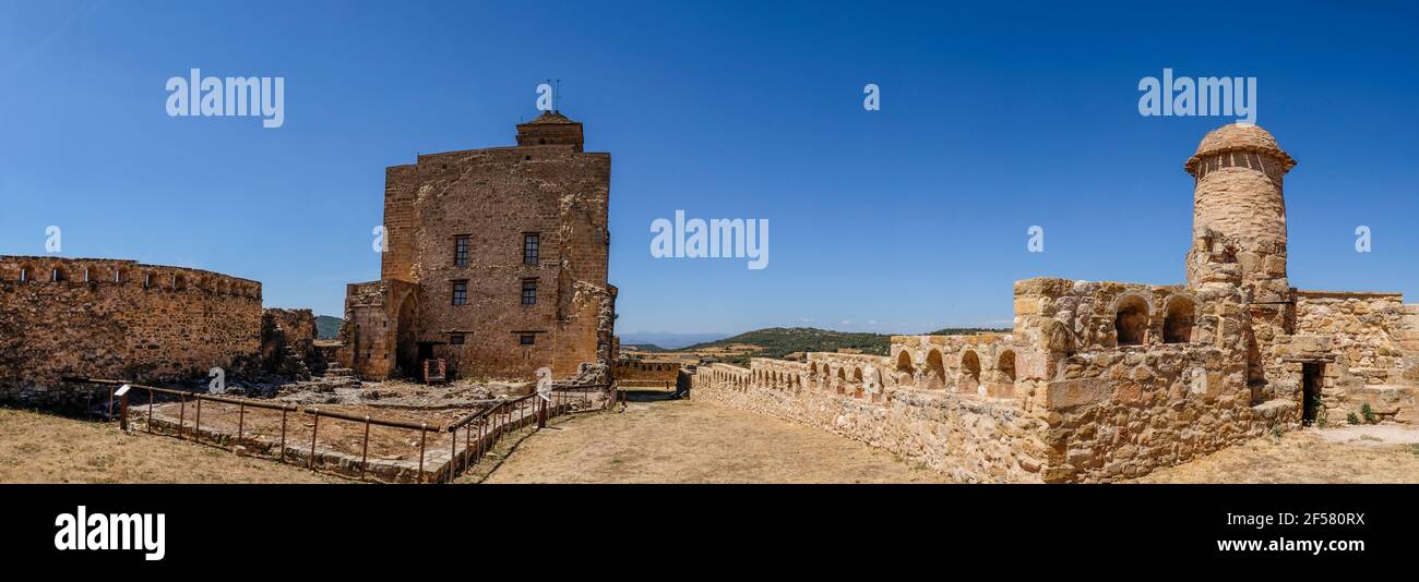 Panoramablick auf das Innere des Schlosses von Benabarre, Condes de Ribagorza Burg, Huesca Aragon spanien, Panorama Stockfoto