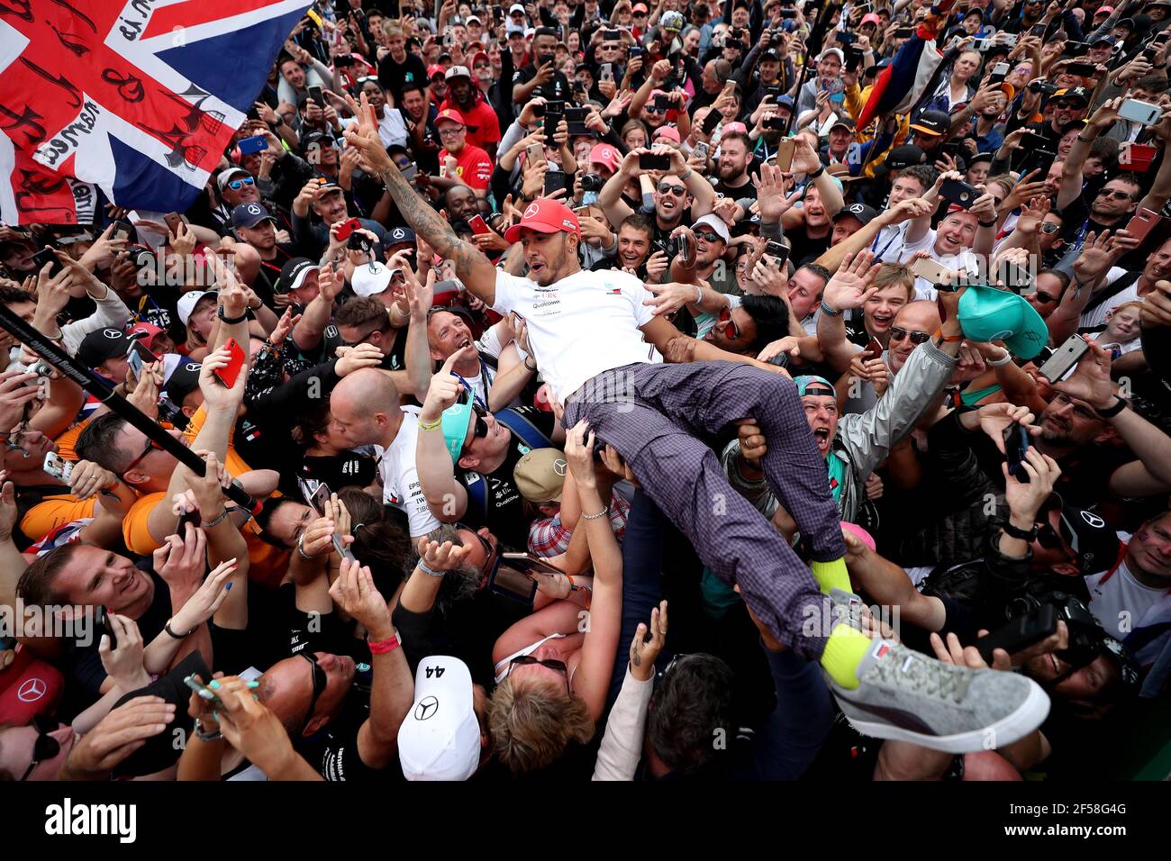 Datei Foto vom 14-07-2019 von Lewis Hamilton feiert seinen Sieg mit der Menge. Ausgabedatum: Donnerstag, 25. März 2021. Stockfoto