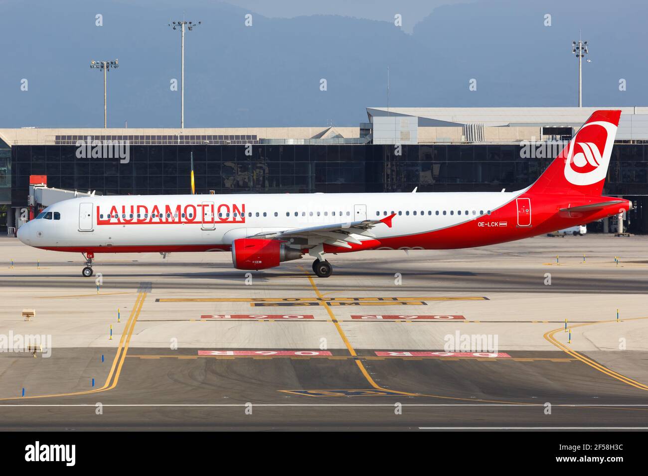 Palma de Mallorca, Spanien - 22. Juli 2018: Laudamotion Airbus A321 Flugzeug am Flughafen Palma de Mallorca in Spanien. Airbus ist ein europäisches Flugzeugmanufa Stockfoto
