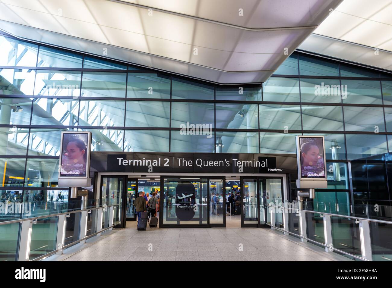 London, Großbritannien - 1. August 2018: Airport Terminal 2 des London Heathrow Airport LHR in Großbritannien. Stockfoto