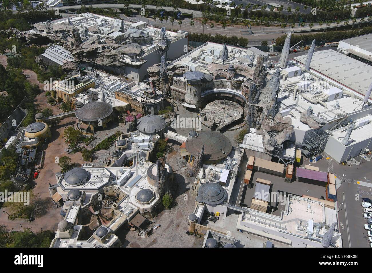 Eine Luftaufnahme von Star Wars: Galaxy's Edge im Disneyland Park, Mittwoch, 24. März 2021, in Anaheim, Kalif. Stockfoto