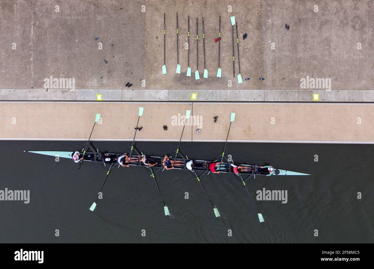 Cambridge University Boat Club Mannschaftszug auf dem Fluss Great Ouse bei Ely in Cambridgeshire vor dem 2021 Boat Race. Bilddatum: Mittwoch, 25. März 2021. Stockfoto