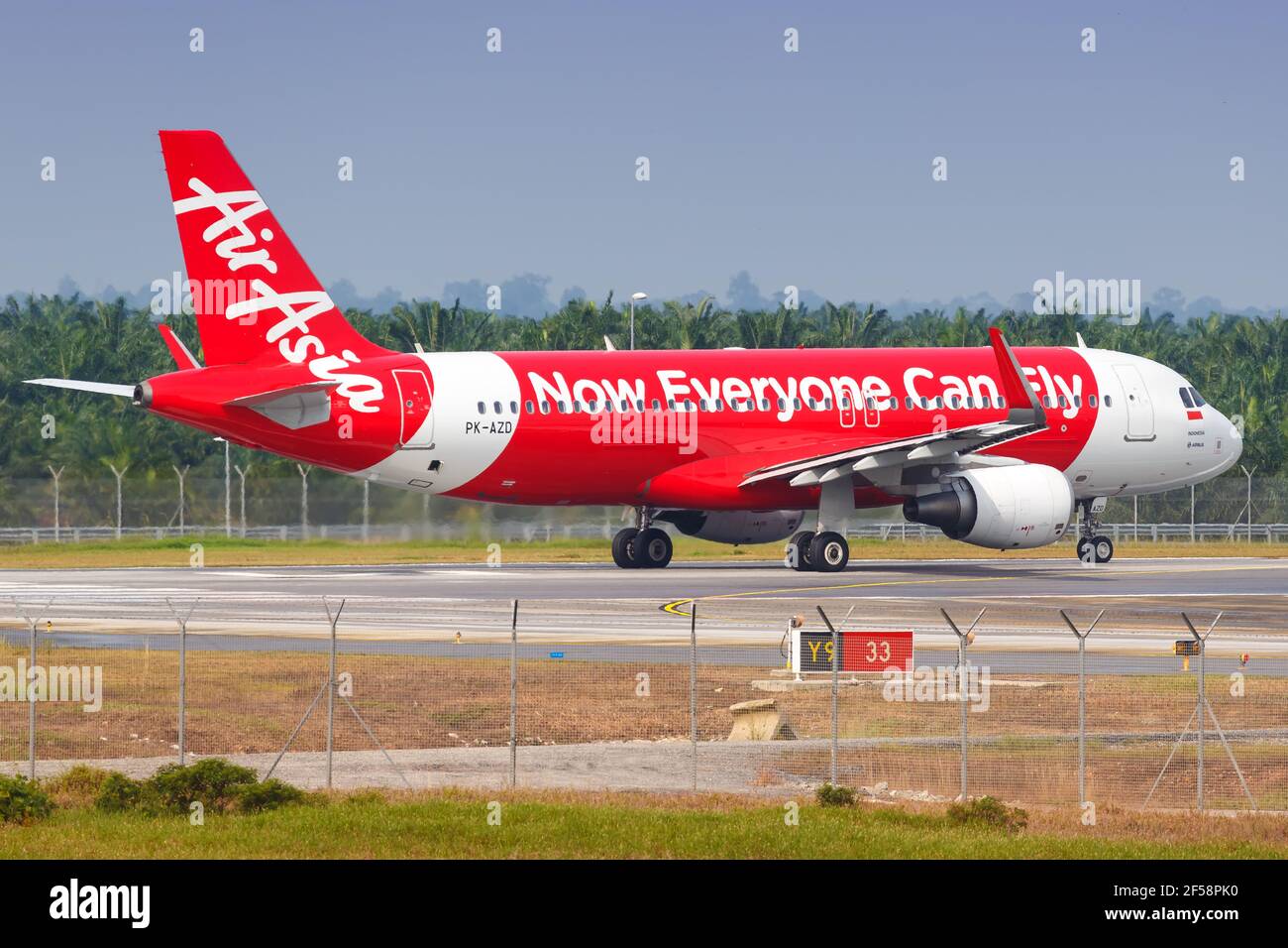 Kuala Lumpur, Malaysia – 21. Januar 2018: Air Asia Airbus A320 am Flughafen Kuala Lumpur (KUL) in Malaysia. Airbus ist ein Flugzeughersteller von bis Stockfoto