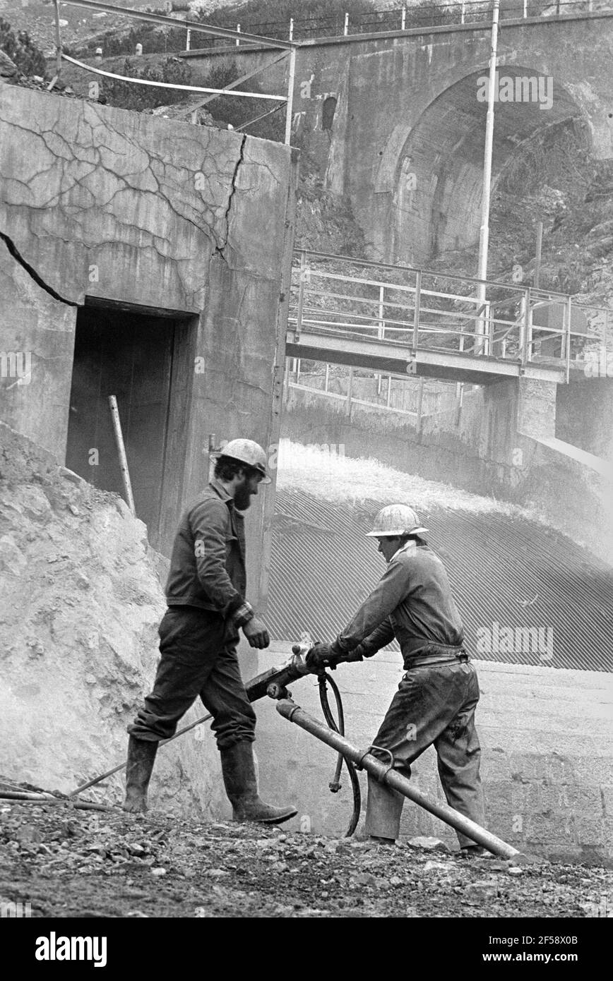 - Baustelle für das Wasserkraftwerk Braulio AEM (Valtellina, September 1983) - Cantiere per la costruzione della centrale idroelettrica AEM del Braulio (Valtellina, Settembre 1983) Stockfoto