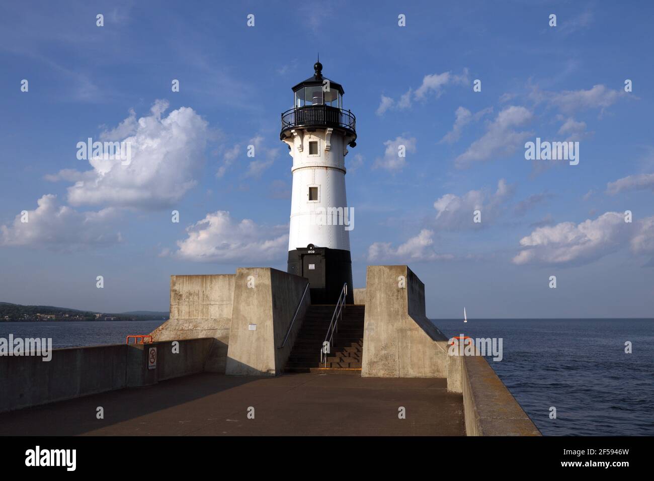 Geographie / Reisen, USA, Minnesota, Duluth, Duluth Harbor North Breakwater Lighthouse (1910), Lake Sup, Additional-Rights-Clearance-Info-not-available Stockfoto
