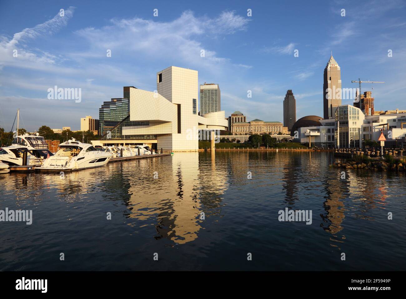 Geographie / Reisen, USA, Ohio, Cleveland, Rock and Roll Hall of Fame, Skyline, Blick von Voinovich Bic, Additional-Rights-Clearance-Info-not-available Stockfoto