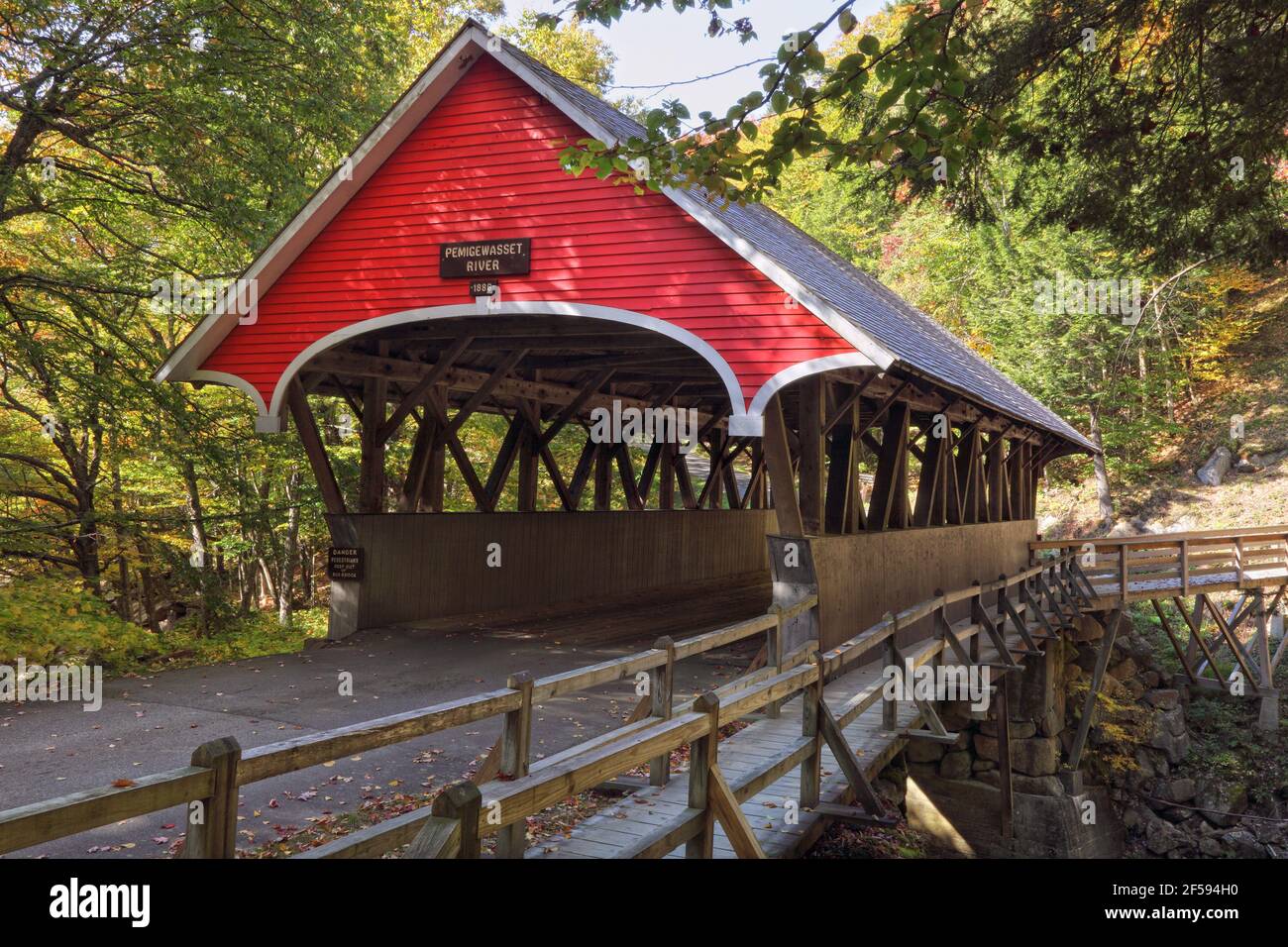 Geographie / Reisen, USA, New Hampshire, Franconia Notch State Park, Flume Covered Bridge (1886), Flume, zusätzliche-Rights-Clearance-Info-not-available Stockfoto