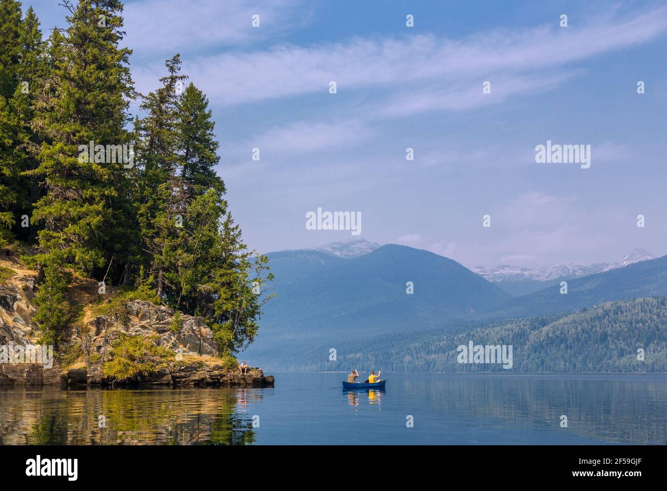 Geographie / Reisen, Kanada, Wells Gray Provincial Park, Clearwater Lake, Kanu (Model-Release), Model-Release Stockfoto