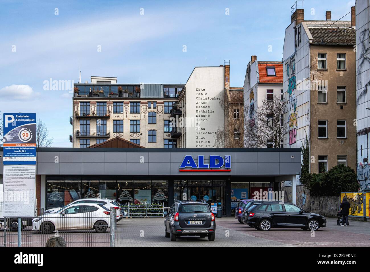 Aldi supermarkt außen Fotos und Bildmaterial in hoher Auflösung Alamy