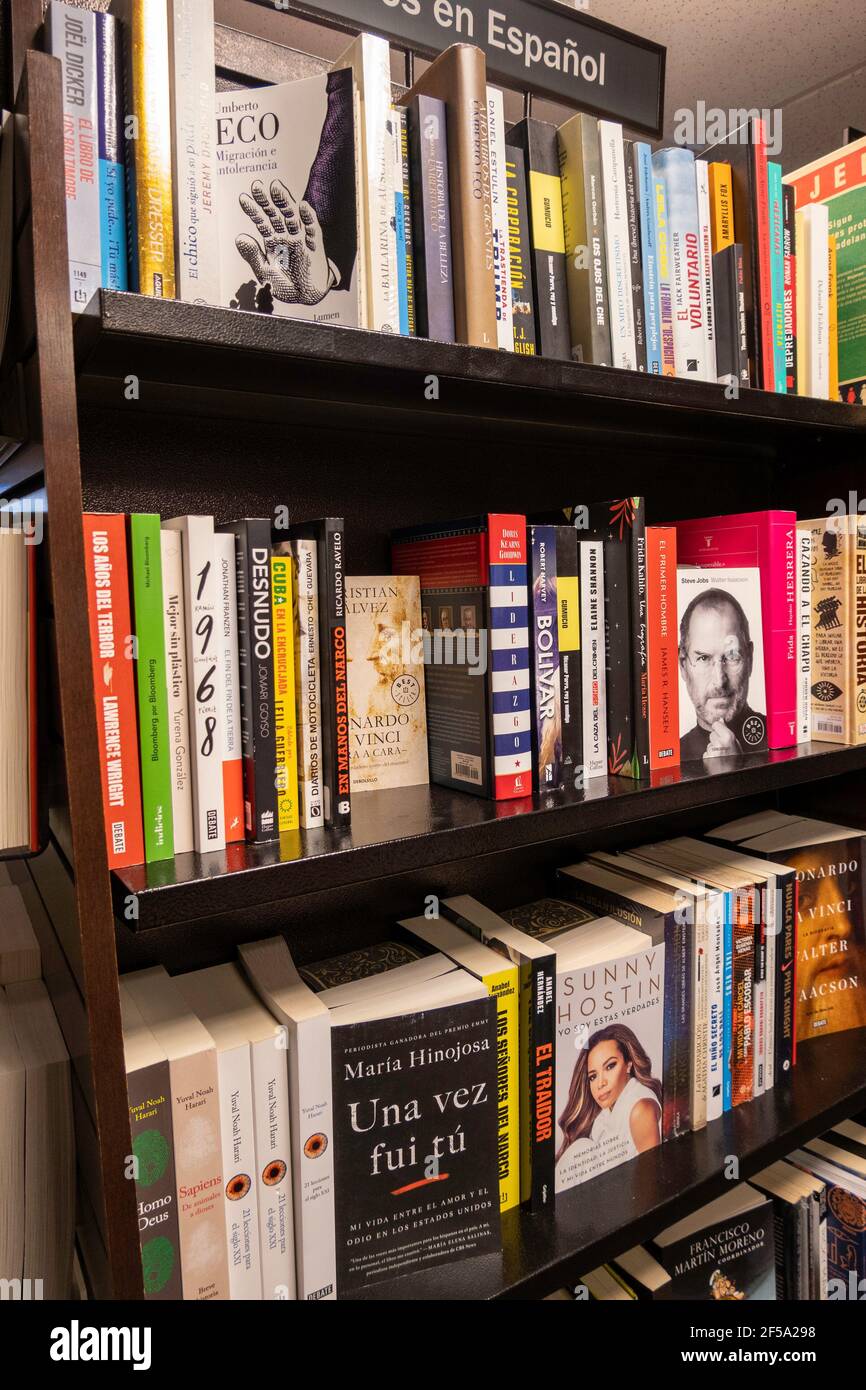 Barnes & Noble Booksellers Spanisch Sprachbuchsektion, NYC, USA Stockfoto