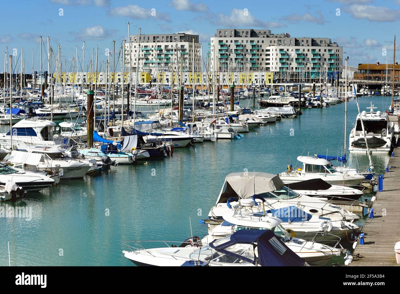 Boote in Brighton Marina günstig Stockfoto