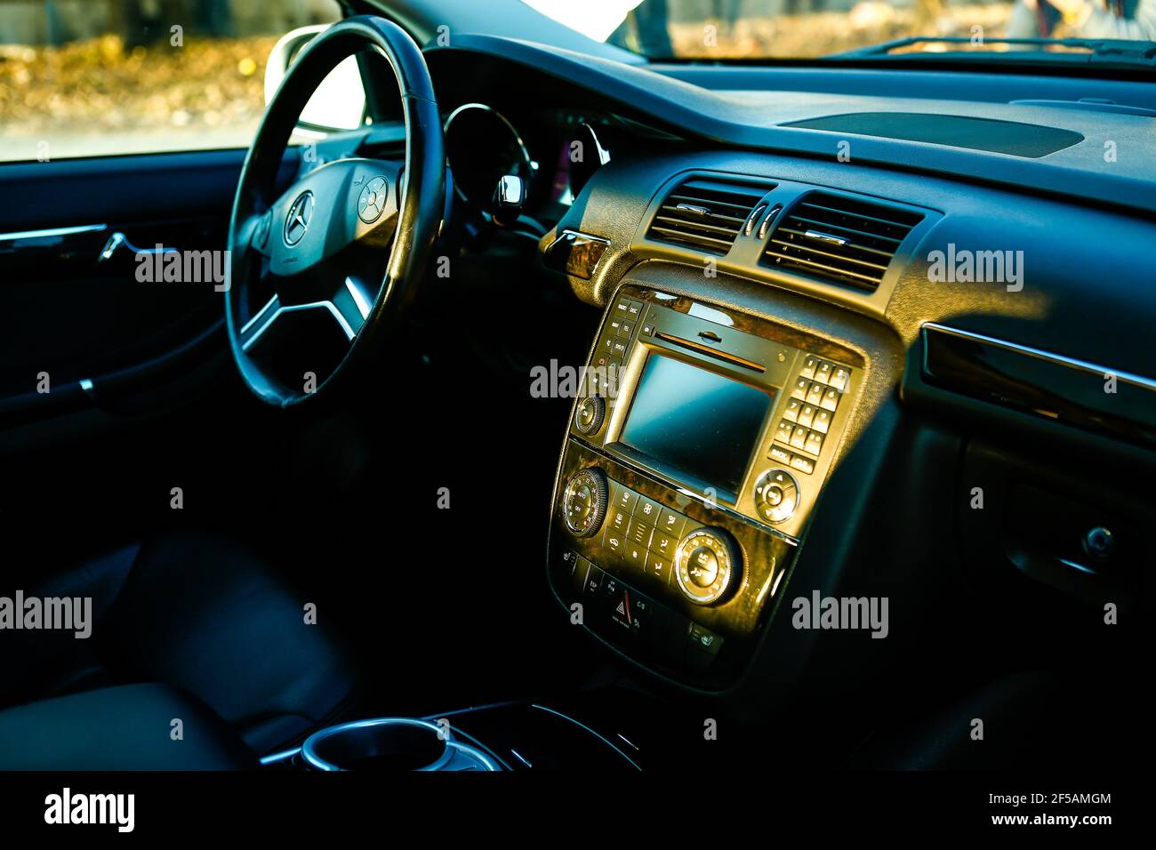 Armaturenbrett Von Mercedes Benz Stockfotos Und Bilder Kaufen Alamy