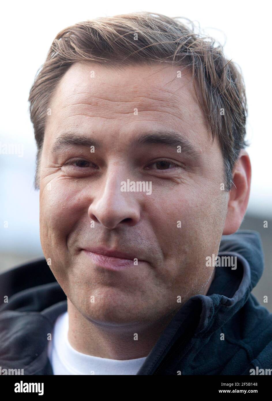 David Walliams, Komiker und Fernsehstar, beginnt sein Schwimmen entlang der Themse von Lechlade, Gloucestershire. Walliams, Star von Little Britain, wird 140 Meilen schwimmen, um Geld für Sports Relief zu sammeln und hofft, den aktuellen Rekord von 21 Tagen zu brechen, um das Schwimmen zu beenden. Foto von Adam Gasson. Stockfoto