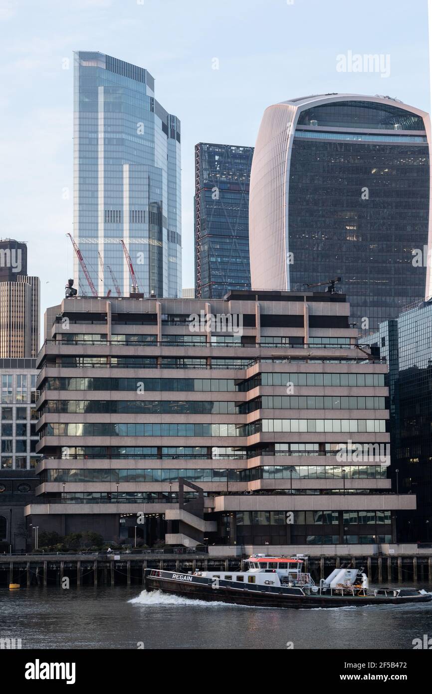 Die Themse bei Sonnenuntergang Stockfoto