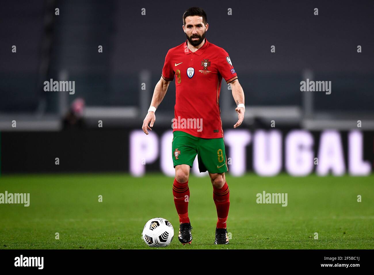 Turin, Italien - 24. März 2021: Joao Moutinho aus Portugal in Aktion während der FIFA Fußball-Weltmeisterschaft 2022 Qatar Qualifying Fußballspiel zwischen Portugal und Aserbaidschan. Portugal steht Aserbaidschan an einem neutralen Ort in Turin hinter verschlossenen Türen gegenüber, um die Verbreitung von Covid-19-Varianten zu verhindern. Portugal gewann 1-0 gegen Aserbaidschan. Kredit: Nicolò Campo/Alamy Live Nachrichten Stockfoto