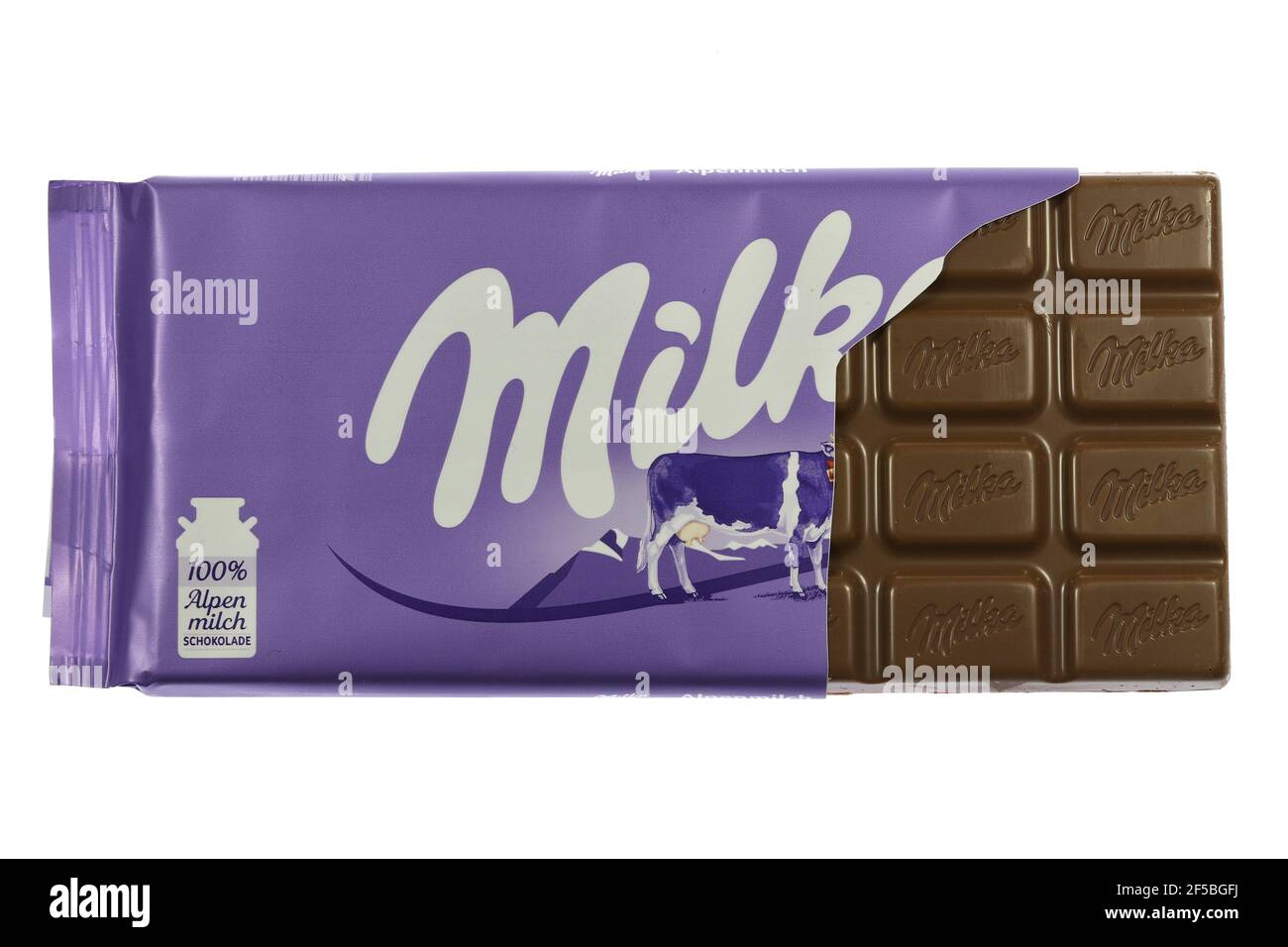 Milka Alpine Milchschokolade isoliert auf weißem Hintergrund Stockfoto