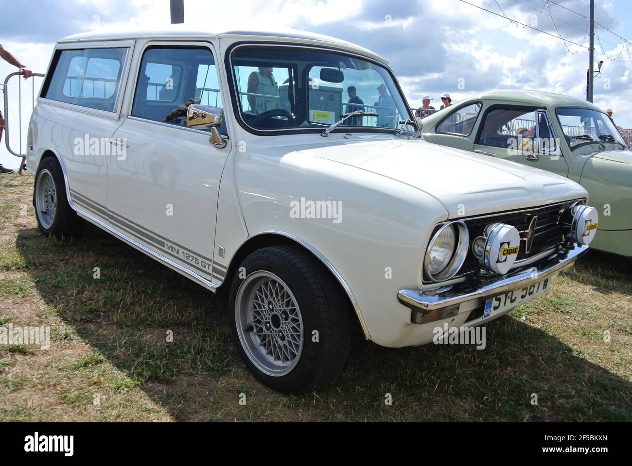 Ein Austin Mini 1275 GT aus dem Jahr 1980 wurde auf der English Riviera Classic Car Show in Paignton, Devon, England, UK ausgestellt. Stockfoto