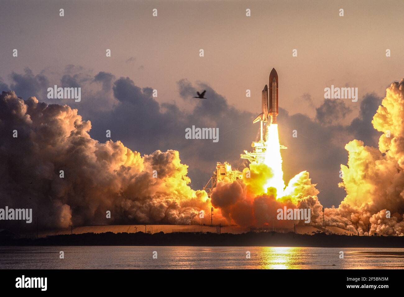 Erstflug der Space Shuttle Endeavour Mission STS-49 Kennedy Space Mitte FL Stockfoto