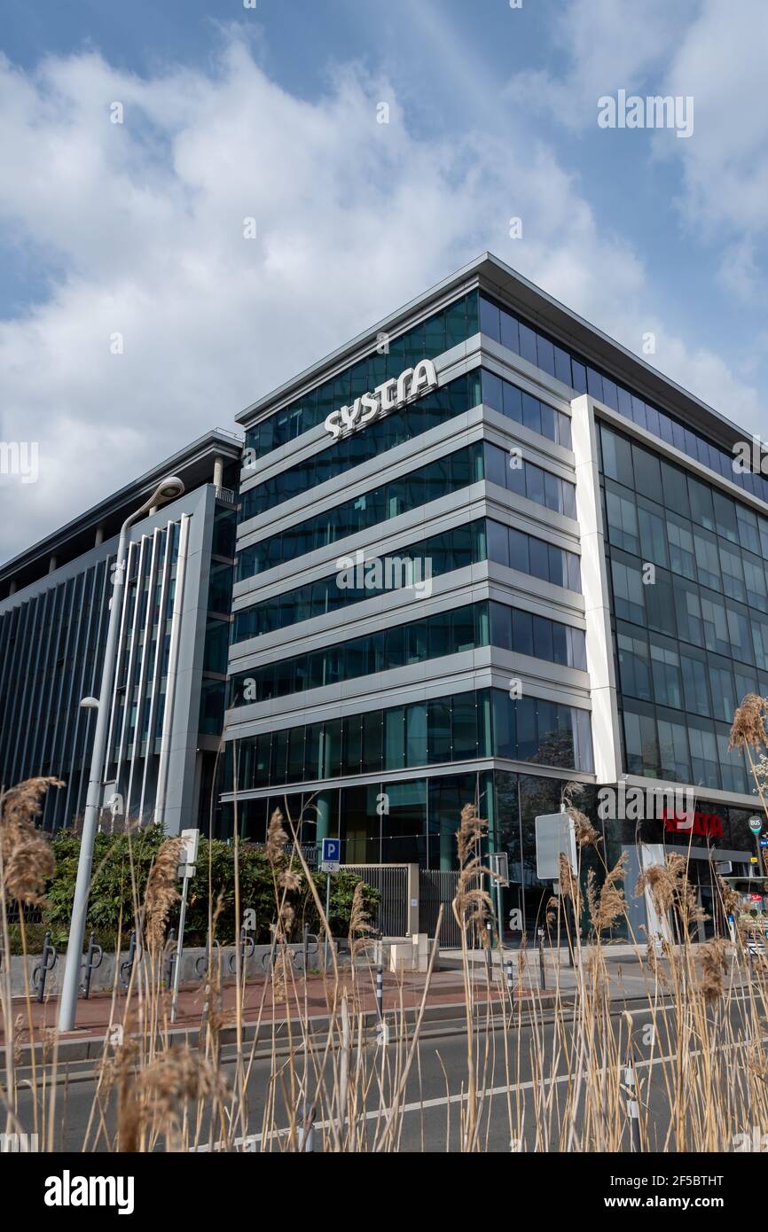 Außenansicht des Hauptgebäudes von Systra, einem internationalen Engineering- und Consulting-Konzern Stockfoto Außenansicht des Hauptgebäudes von Systra, einem internationalen Engineering- und Consulting-Konzern Stockfoto