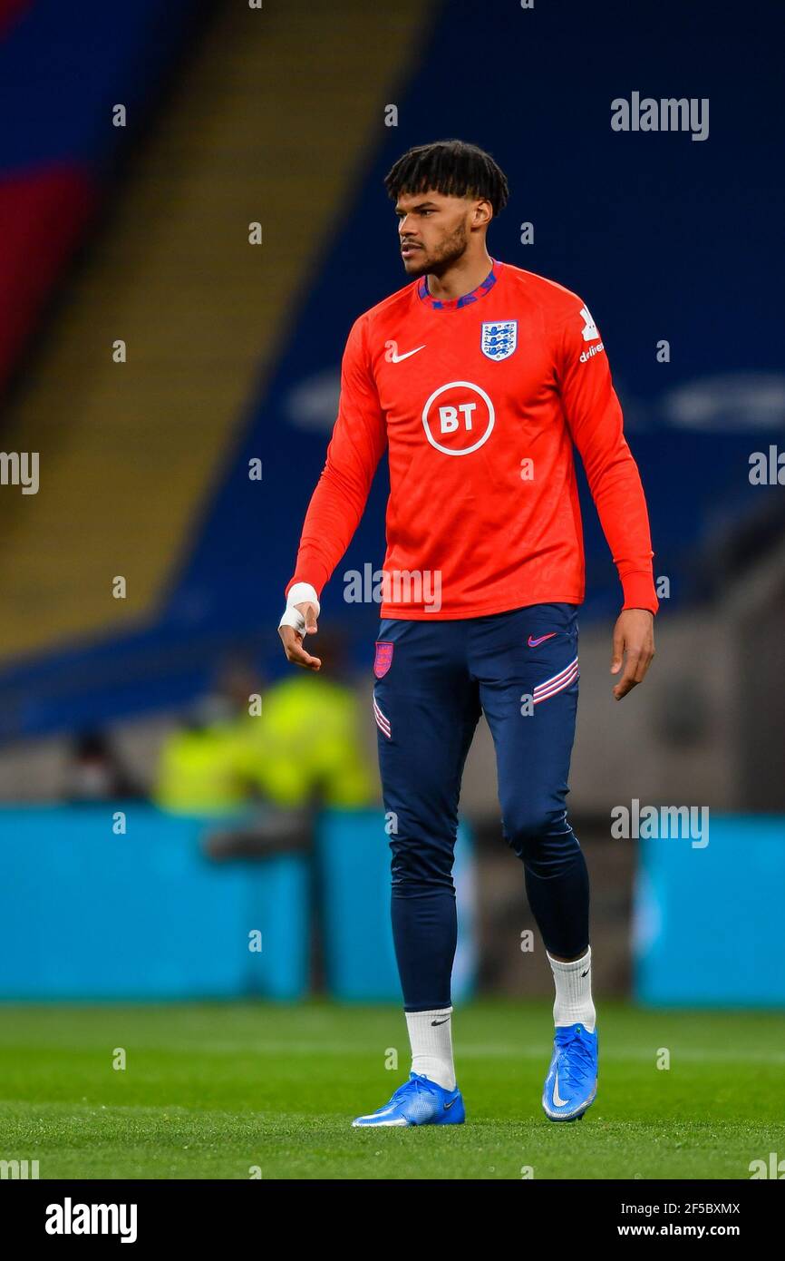Tyrone Mings Stockfotos Und Bilder Kaufen Alamy