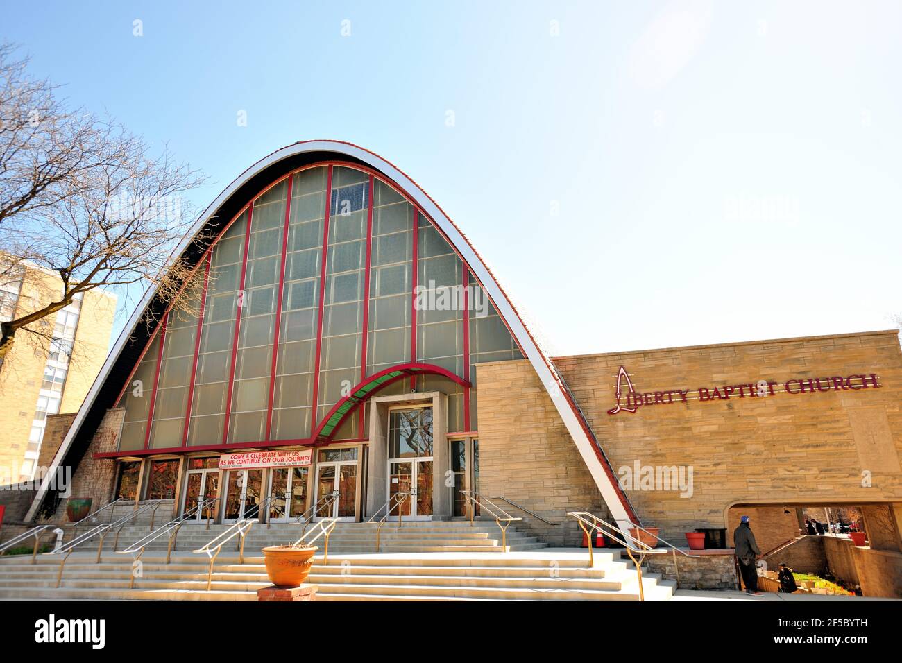 Chicago, Illinois, USA. Liberty Baptist Church, seit 1918 fester Bestandteil des Viertels Bronzeville das heutige Kirchengebäude stammt aus den 1950er Jahren. Stockfoto