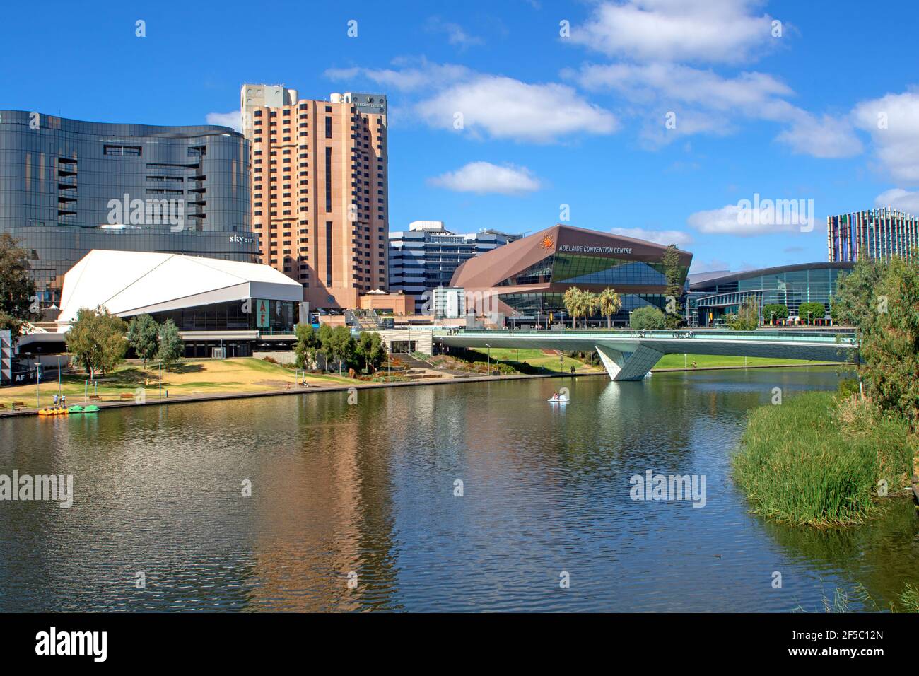 Adelaide und der Fluss Torrens Stockfoto