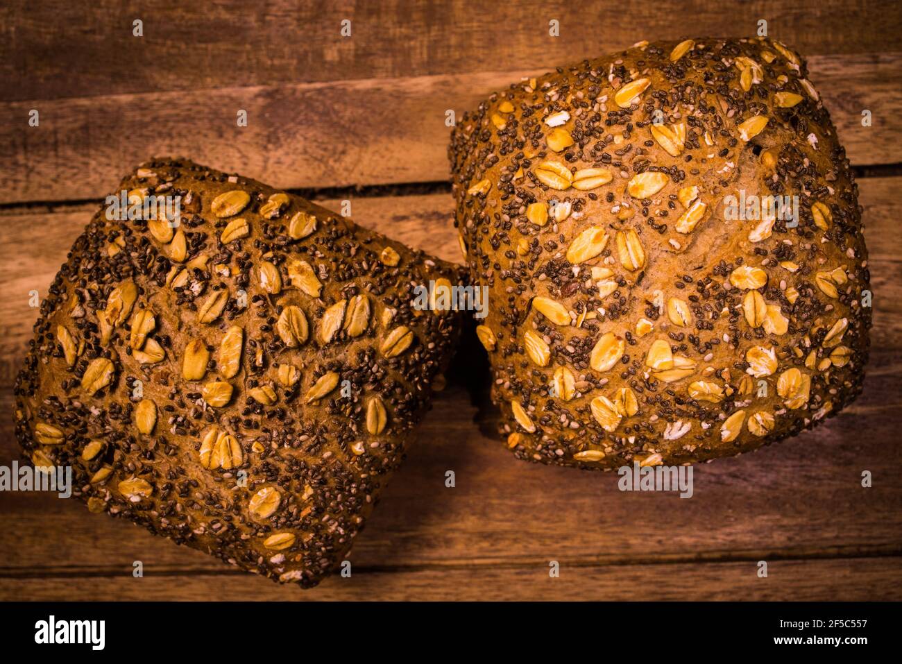 Frisch gebackene Vollkornbrötchen - Nahaufnahme Stockfoto