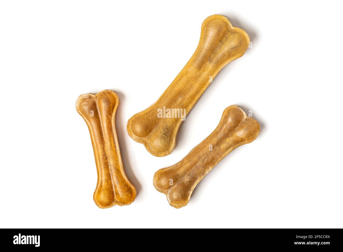 Knochen für Hunde isoliert auf weißem Hintergrund Draufsicht Flat Lay Delicious Leckerbissen für Ihr geliebtes Haustier Futter für Tiere Konzept. Stockfoto