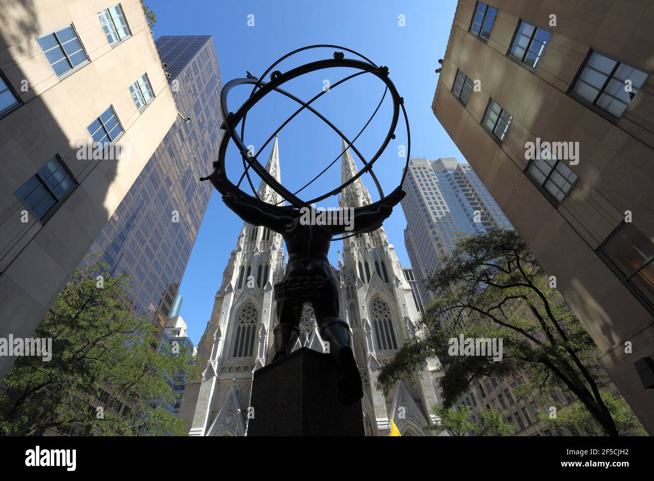 Geographie / Reisen, USA, New York, New York City, Atlas Statue am Rockefeller Center, St. Patricks Cath, zusätzliche-Rights-Clearance-Info-not-available Stockfoto