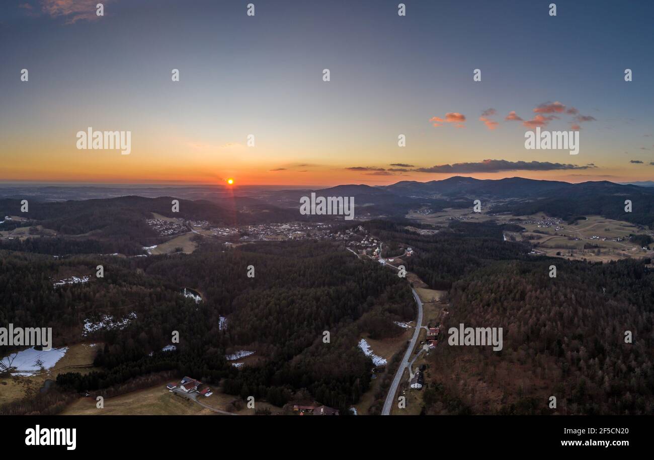 Sonnenuntergang im Frühling mit Blick nach Westen, Deutschland Stockfoto