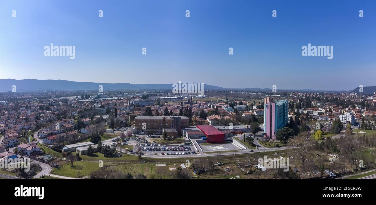 Luftaufnahmen von Sempeter Panorama. Stadt ist bekannt als Krankenhaus Zentrum der Nord Primorska Region in Slowenien. Stockfoto