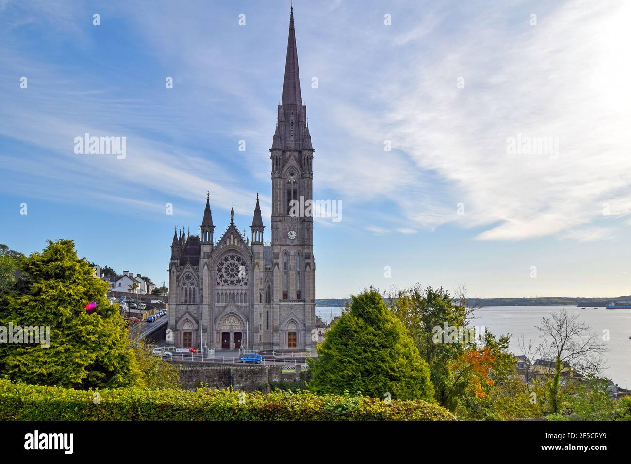 St. Colman´s Cathedral in Cobh, einer der schönsten Städte Irlands Stockfoto