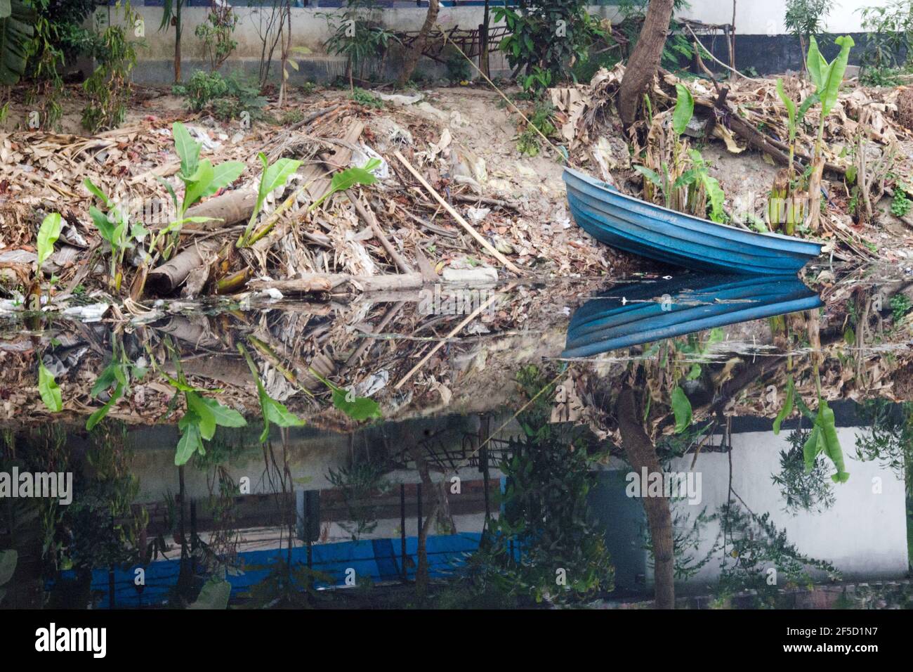 Blue Boat Reflection abstrakte Fotografie Stockfoto