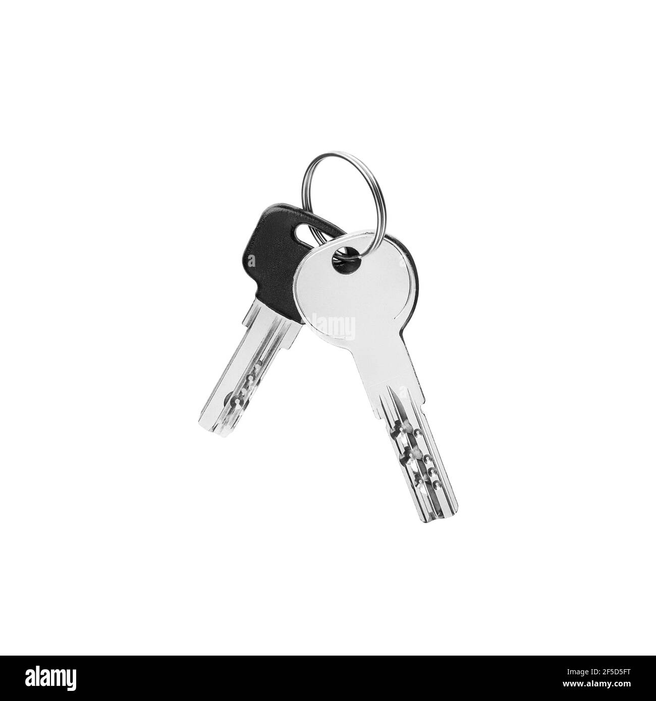 Haus Türschloss Schlüssel Bündel auf Ring auf weißem Hintergrund isoliert Nahaufnahme, zwei silberne Metallschlüssel auf Schlüsselbund, Paar Stahlschlüssel, Home Safety Konzept Stockfoto
