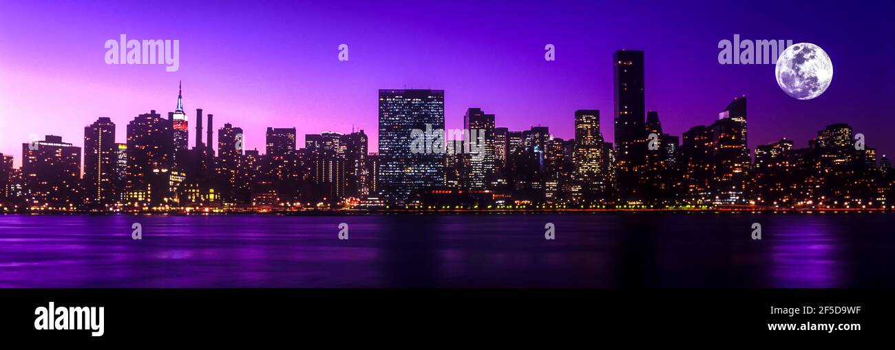 2002 HISTORISCHE MIDTOWN SKYLINE EAST RIVER MANHATTAN NEW YORK CITY USA Stockfoto