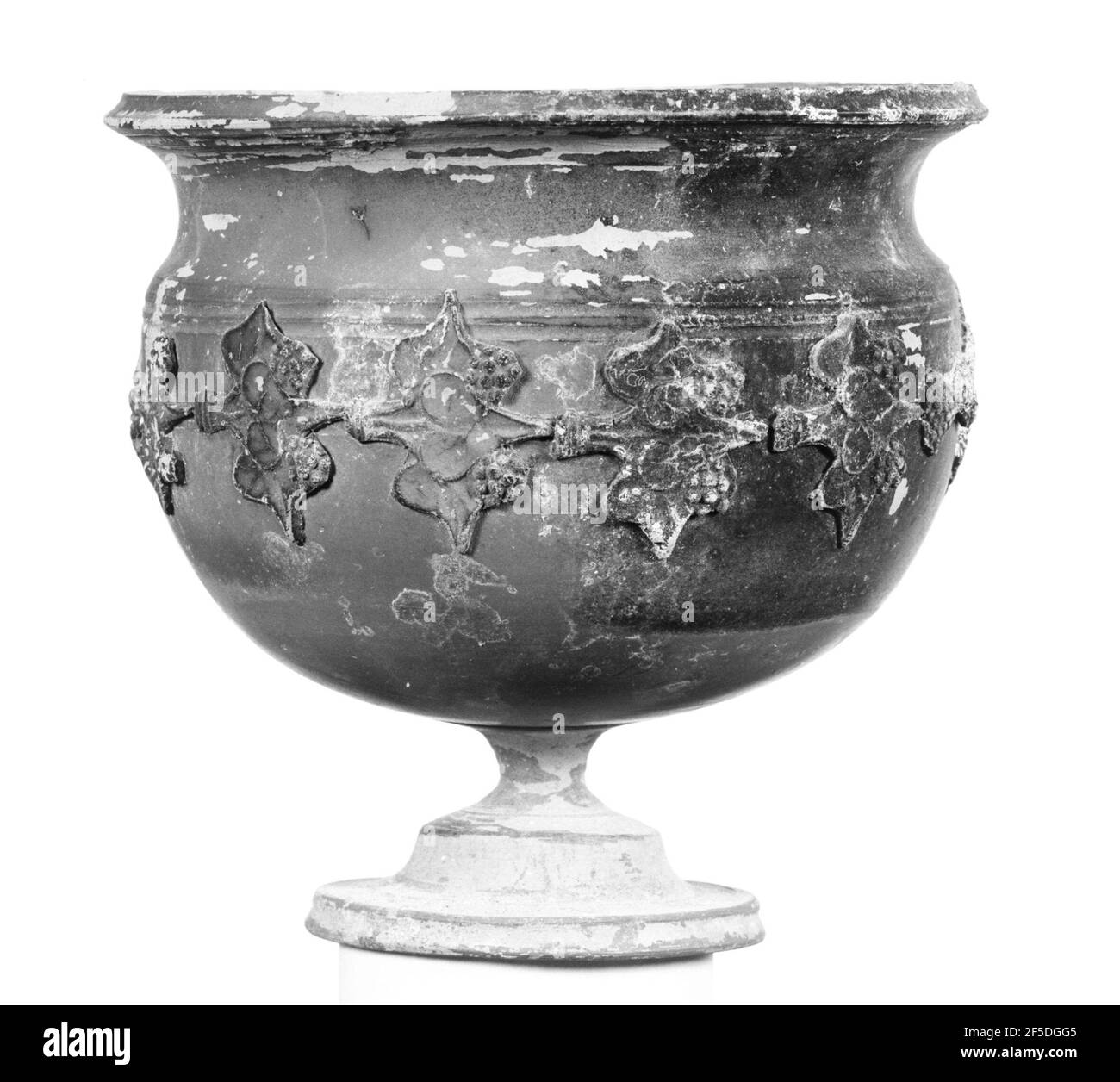 Terra Sigillata Krater mit appliquischen Reliefs von Weinbeinen. Unbekannt Stockfoto