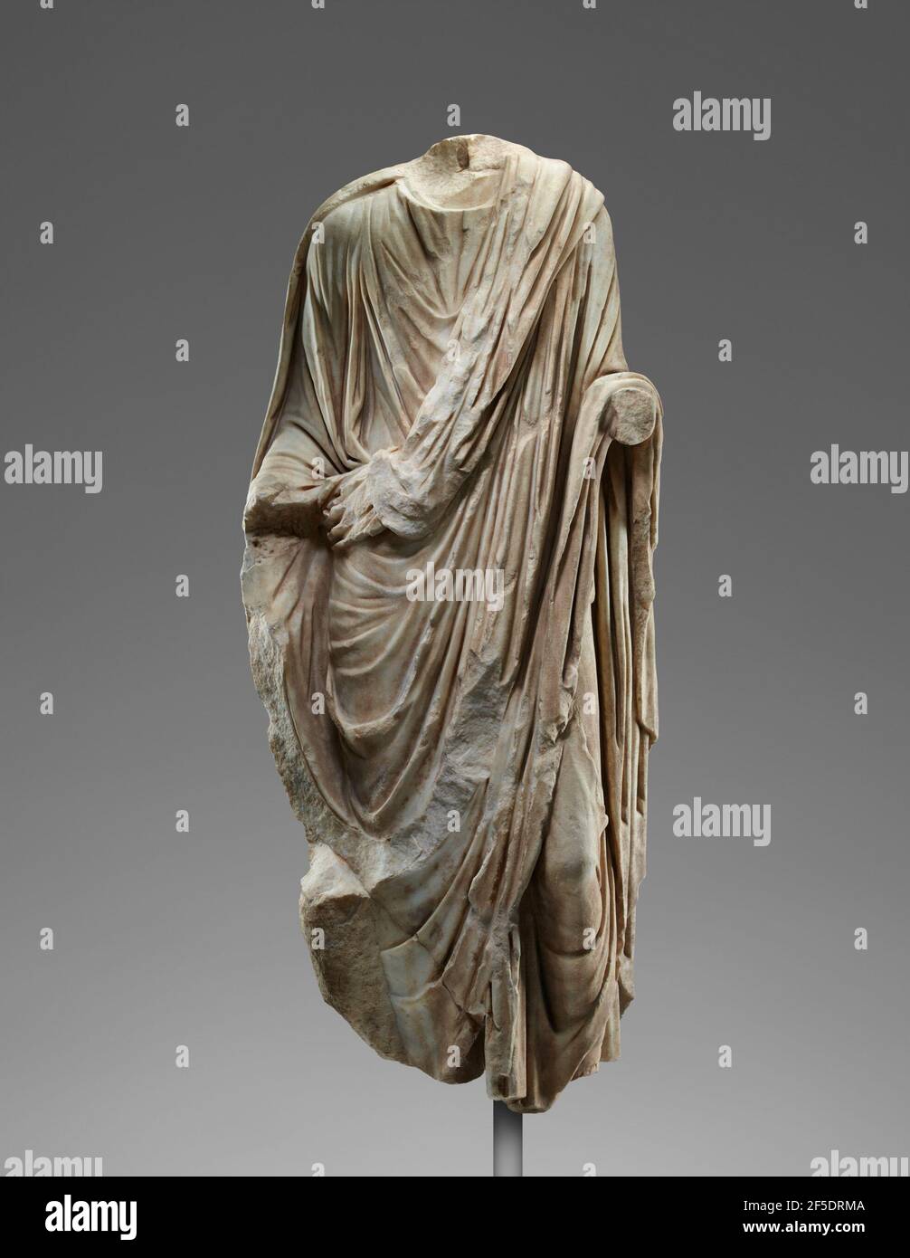 Statue eines Mannes, der eine Toga trägt. Unbekannt Stockfoto