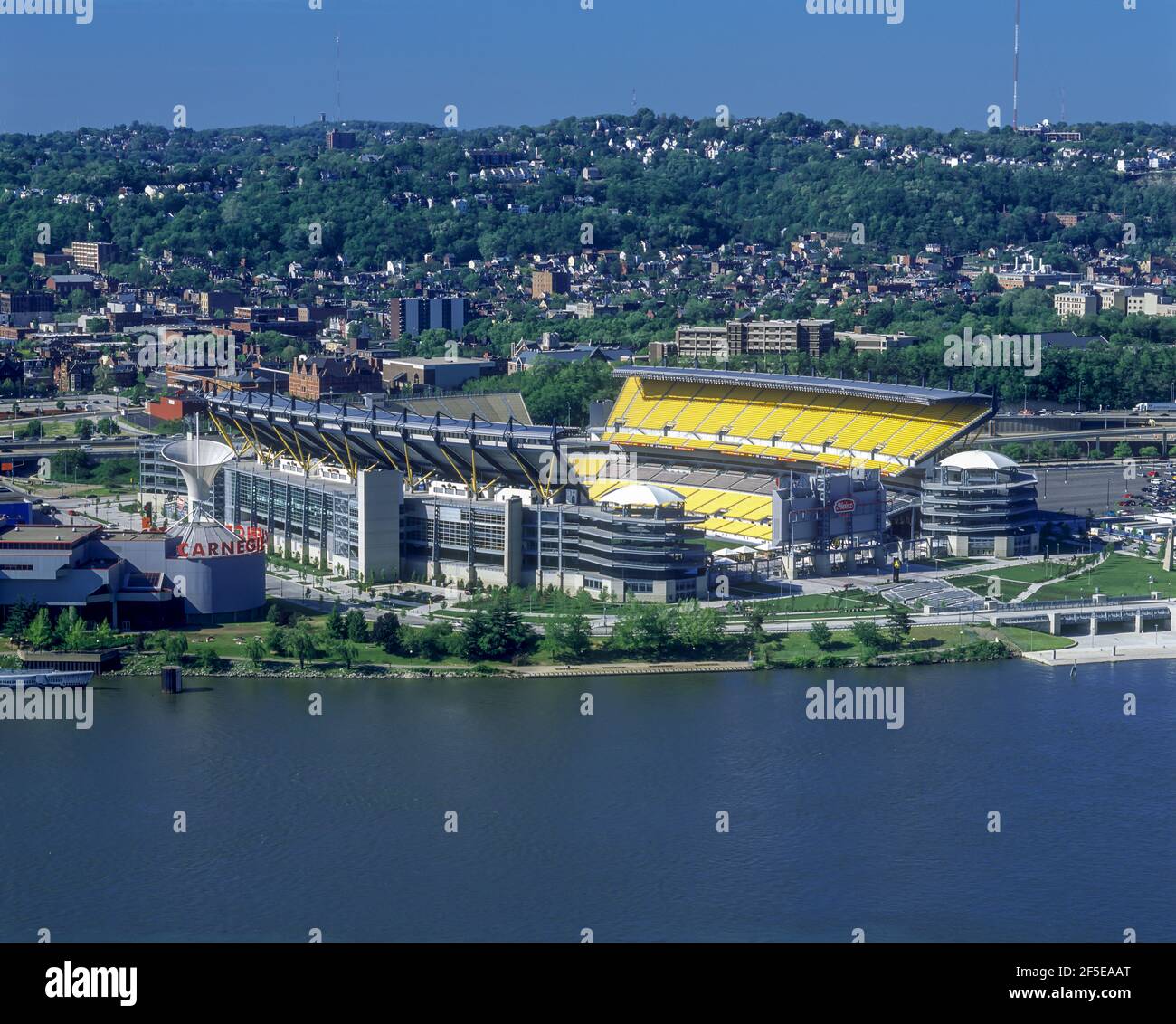 2002 HISTORISCHES HEINZ-STADION (©POPULOUS/HOK SPORTVERANSTALTUNG 2001) OHIO RIVER PITTSBURGH PENNSYLVANIA USA Stockfoto