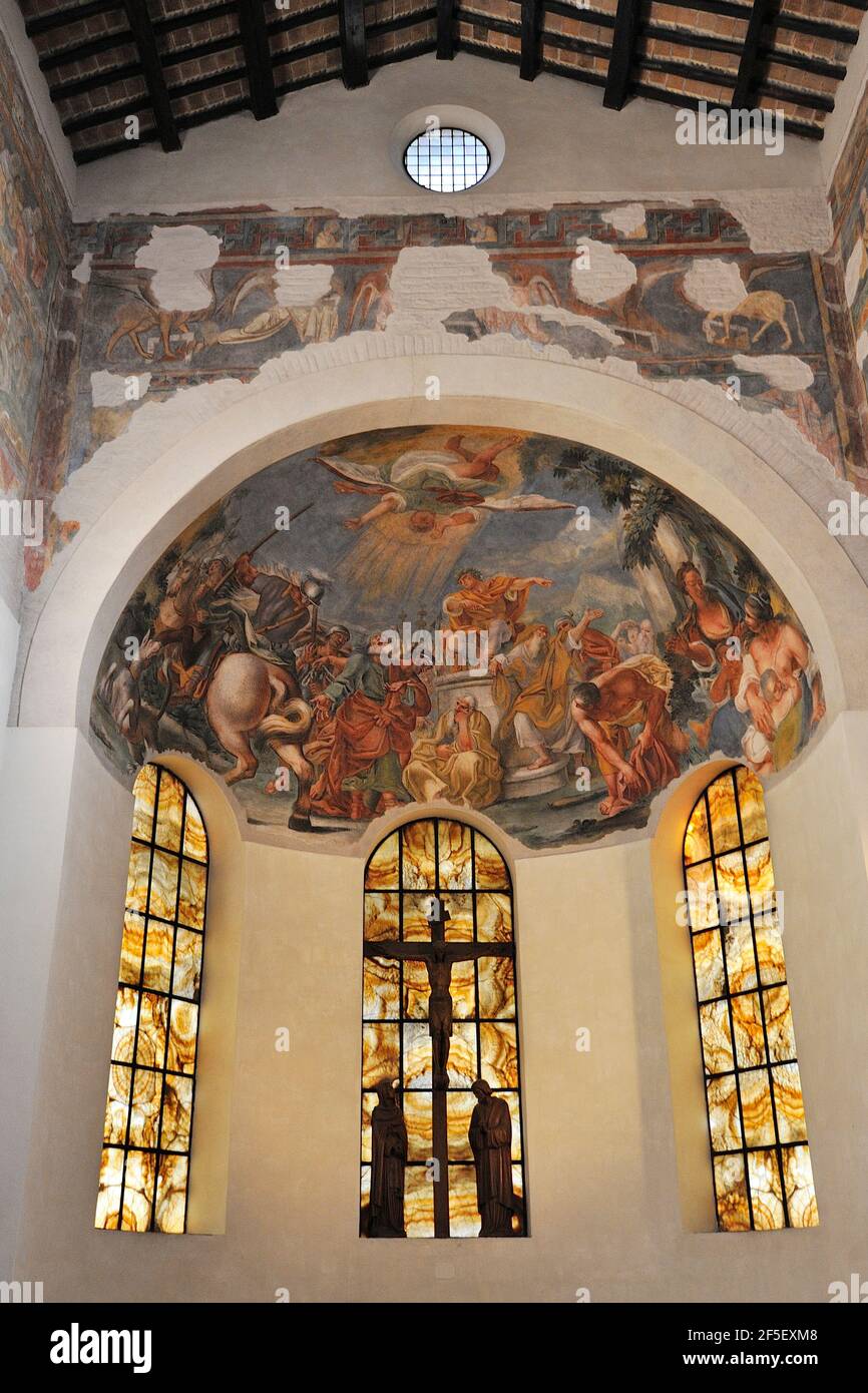 Italien, Rom, Kirche San Giovanni a Porta Latina, mittelalterliche Gemälde und Apsis Fresken von Federico Zuccari (16. Jahrhundert) Stockfoto