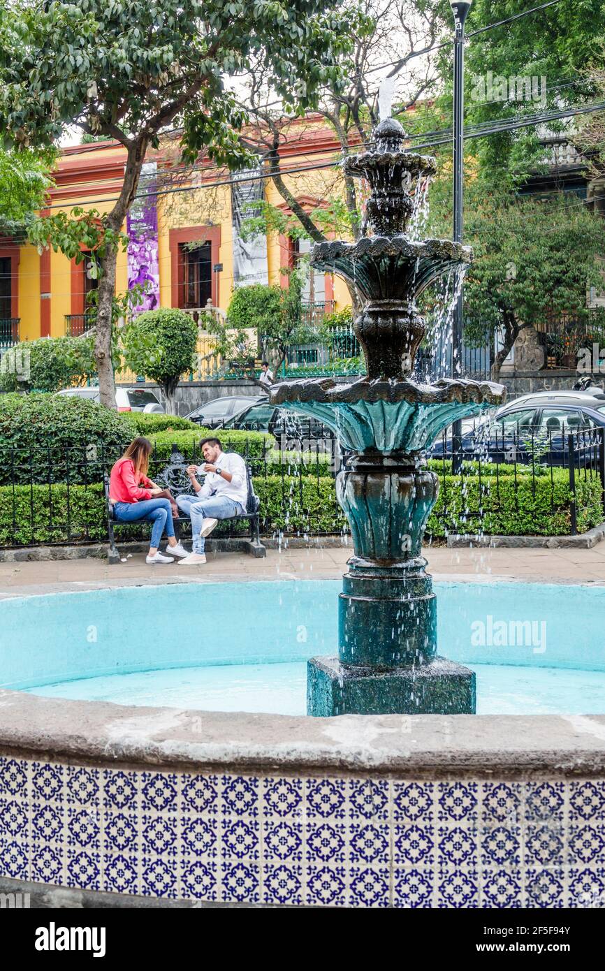 Mexiko Mexiko Stadt Ciudad de Federal District Distrito DF D.F. CDMX San Angel Plaza del Carmen öffentlicher Platz Park Brunnen Stockfoto