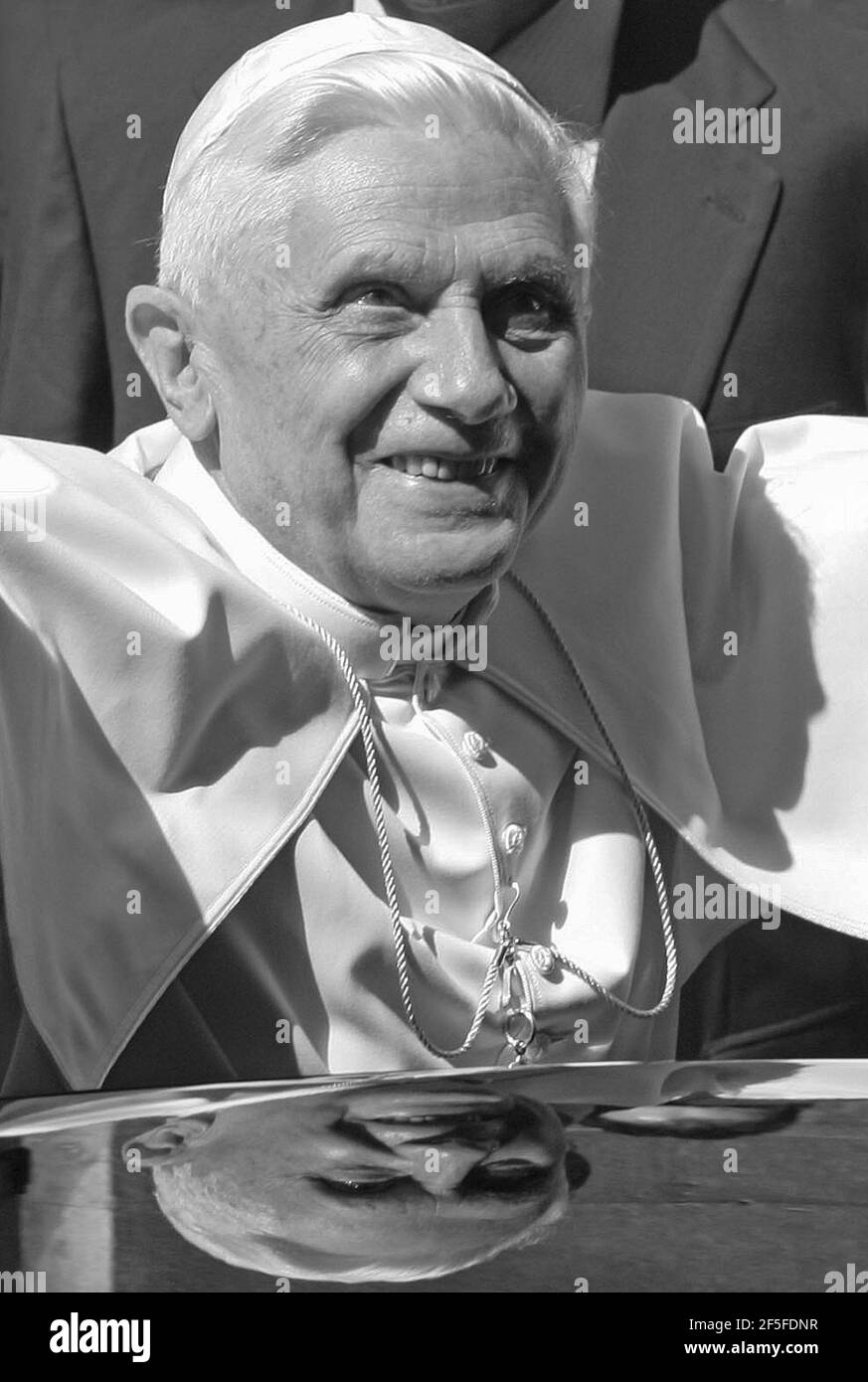 Valencia, Spagna. 09th. Juli 2006. 09. Juli 2006 : Papst Benedikt XVI. Während der Apostolischen Reise nach Valencia (Spanien) anlässlich des Fünften Welttreffens der Familien Quelle: Independent Photo Agency/Alamy Live News Stockfoto