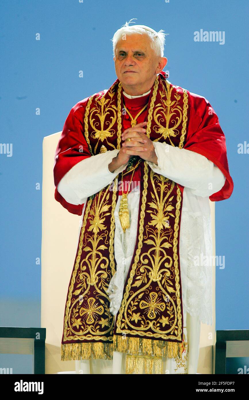 Valencia, Spagna. 09th. Juli 2006. 09. Juli 2006 : Papst Benedikt XVI. Während der Apostolischen Reise nach Valencia (Spanien) anlässlich des Fünften Welttreffens der Familien Quelle: Independent Photo Agency/Alamy Live News Stockfoto