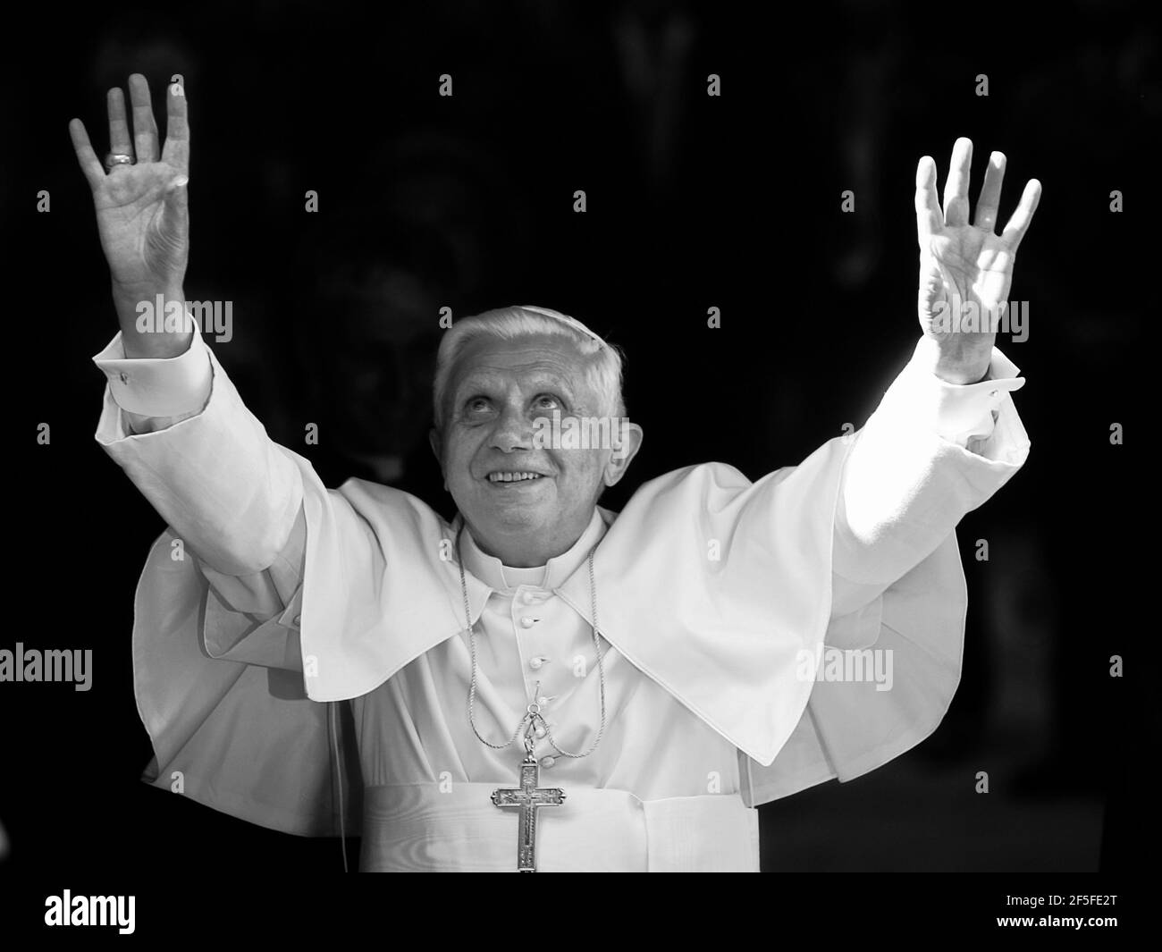 Valencia, Spagna. 09th. Juli 2006. 09. Juli 2006 : Papst Benedikt XVI. Während der Apostolischen Reise nach Valencia (Spanien) anlässlich des Fünften Welttreffens der Familien Quelle: Independent Photo Agency/Alamy Live News Stockfoto