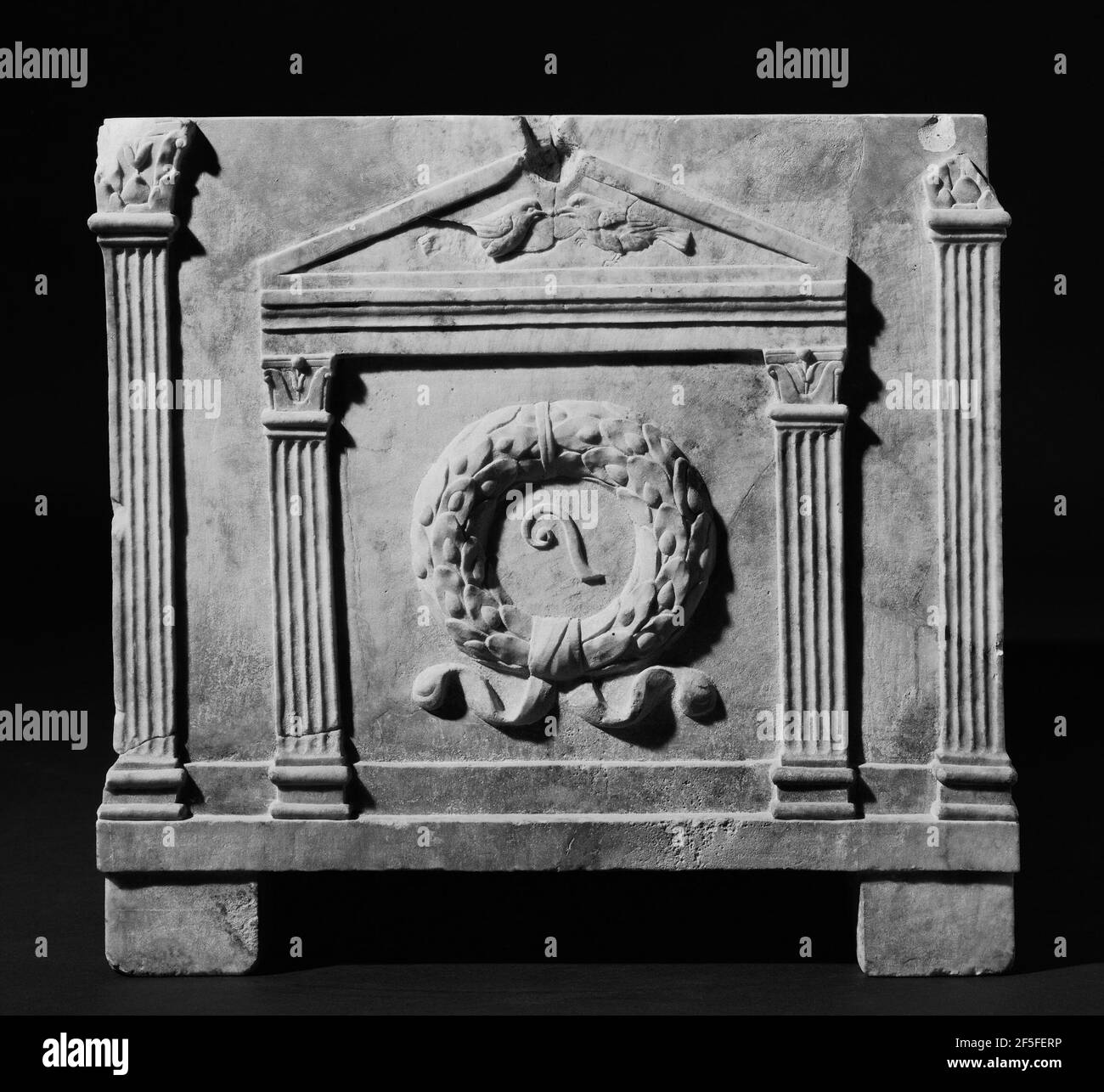 Großes Cinerarium. Unbekannt Stockfoto